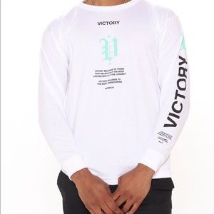 NWT! Victory long sleeve tee